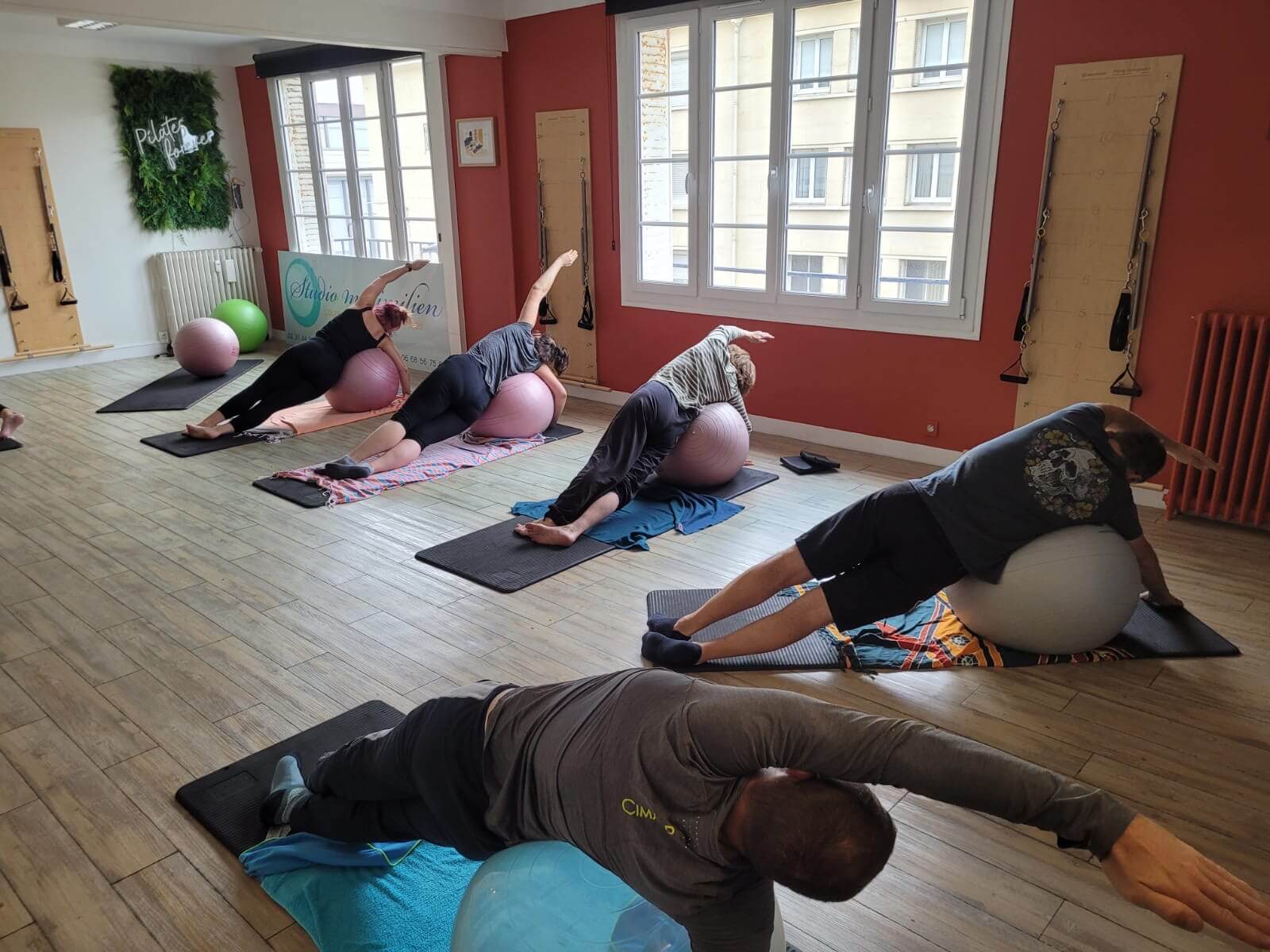 Pratique du Pilates sur tapis